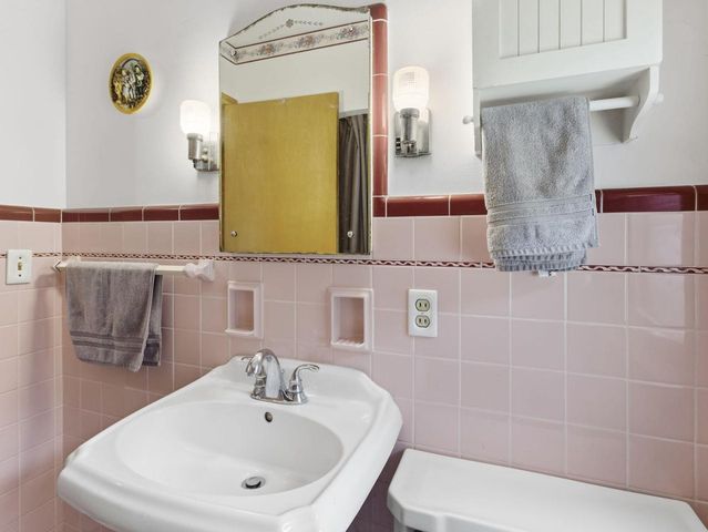 3015 N 80th STREET, Milwaukee, WI 53222