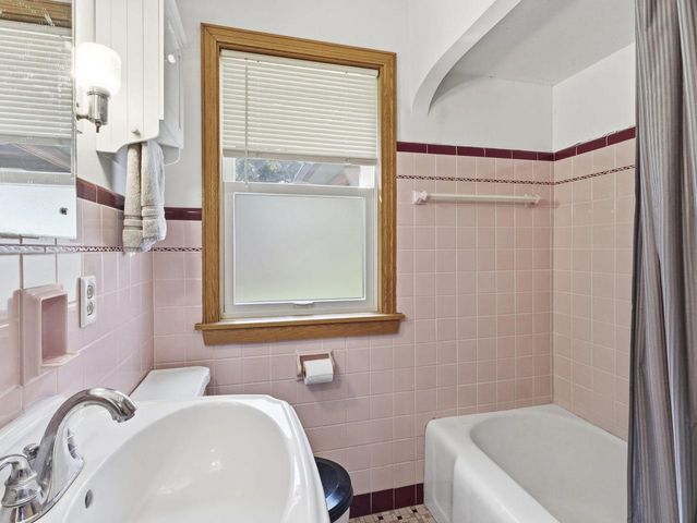 3015 N 80th STREET, Milwaukee, WI 53222