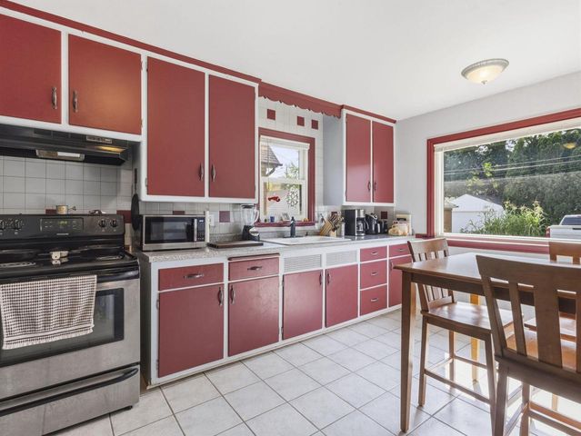 3015 N 80th STREET, Milwaukee, WI 53222