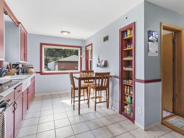 3015 N 80th STREET, Milwaukee, WI 53222