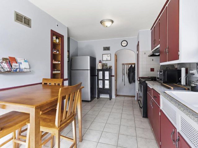 3015 N 80th STREET, Milwaukee, WI 53222
