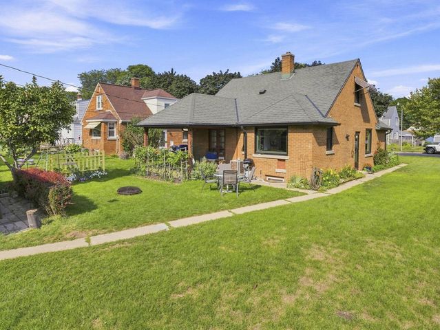 3015 N 80th STREET, Milwaukee, WI 53222