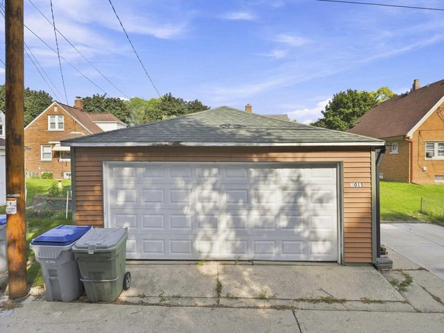 3015 N 80th STREET, Milwaukee, WI 53222