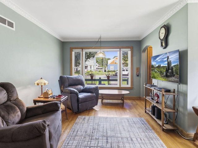 3015 N 80th STREET, Milwaukee, WI 53222