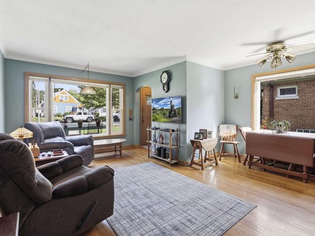 3015 N 80th STREET, Milwaukee, WI 53222
