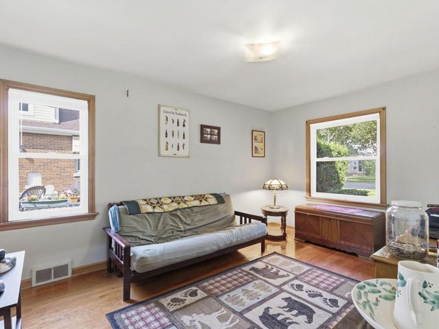 3015 N 80th STREET, Milwaukee, WI 53222