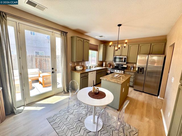 1481 Heatherfield Way, Tracy, CA 95376