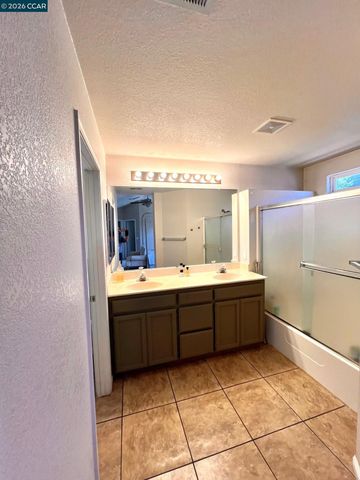 1481 Heatherfield Way, Tracy, CA 95376