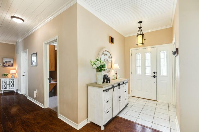 41 Robinhood Lane, Clute, TX 77531
