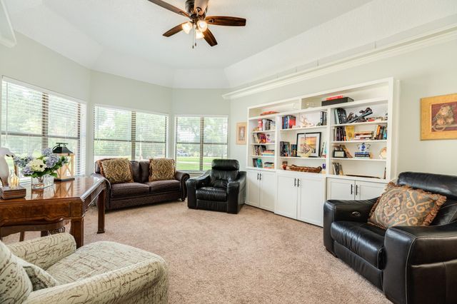 41 Robinhood Lane, Clute, TX 77531