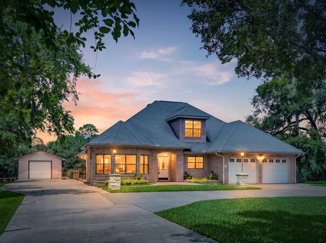 41 Robinhood Lane, Clute, TX 77531