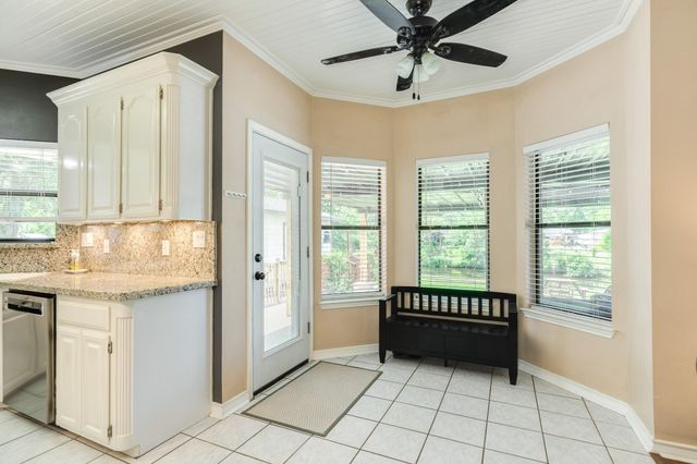 41 Robinhood Lane, Clute, TX 77531