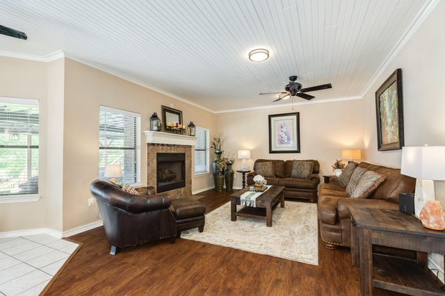 41 Robinhood Lane, Clute, TX 77531