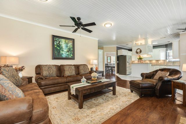 41 Robinhood Lane, Clute, TX 77531