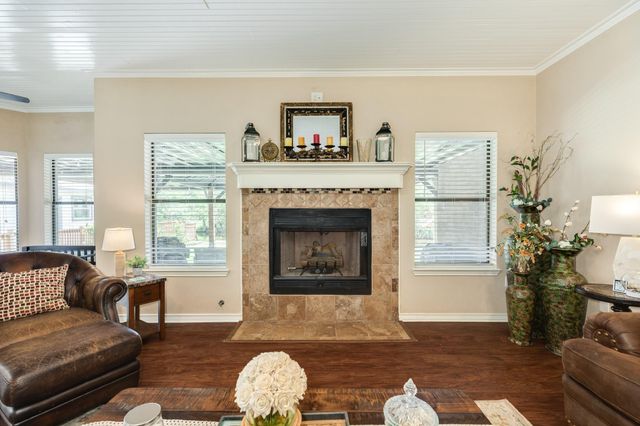 41 Robinhood Lane, Clute, TX 77531