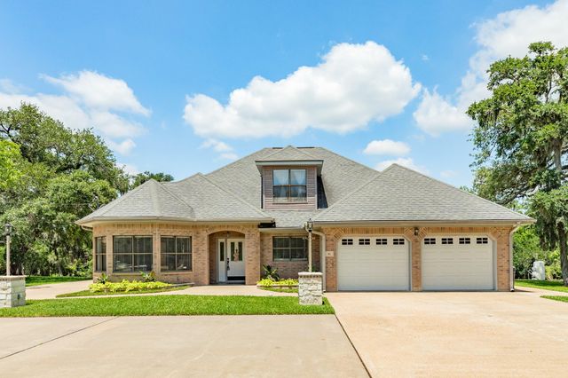 41 Robinhood Lane, Clute, TX 77531