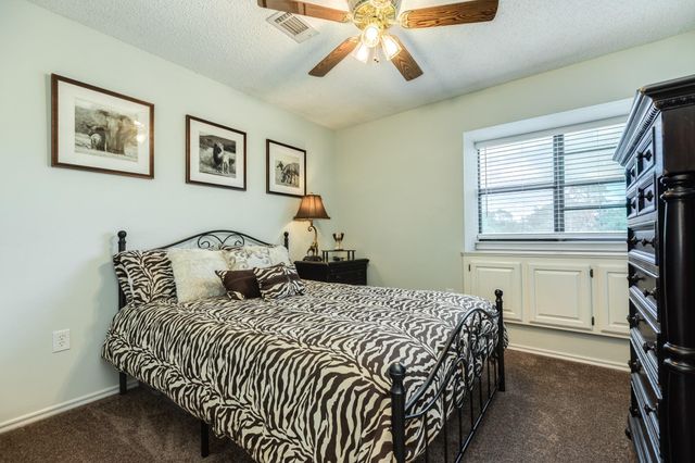 41 Robinhood Lane, Clute, TX 77531