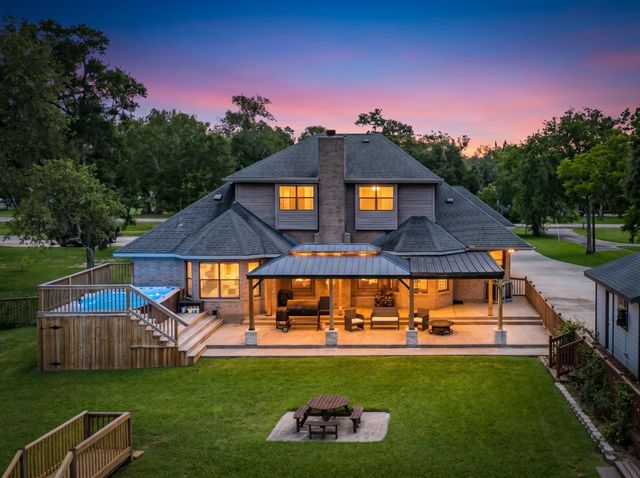 41 Robinhood Lane, Clute, TX 77531