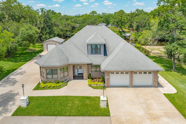 41 Robinhood Lane, Clute, TX 77531