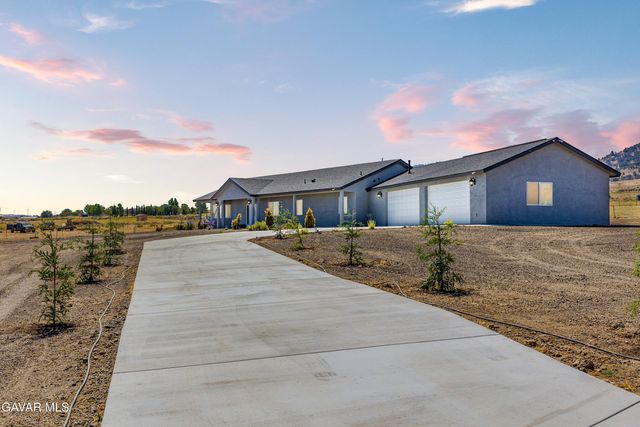19900 Chinook Street, Tehachapi, CA 93561