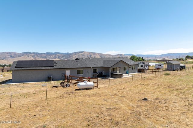 19900 Chinook Street, Tehachapi, CA 93561