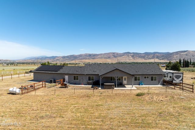 19900 Chinook Street, Tehachapi, CA 93561