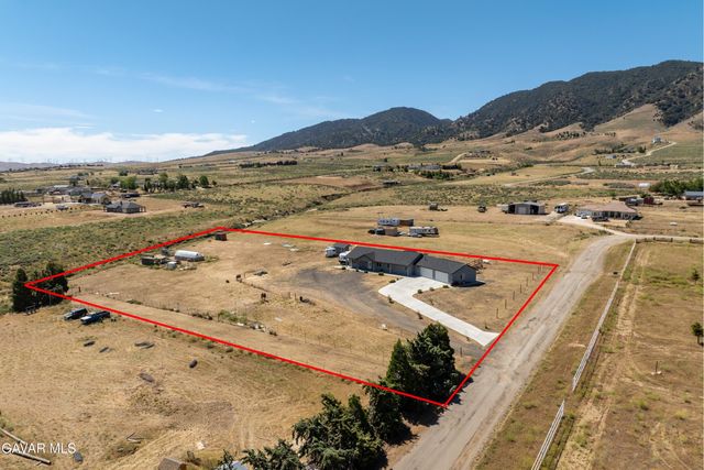19900 Chinook Street, Tehachapi, CA 93561