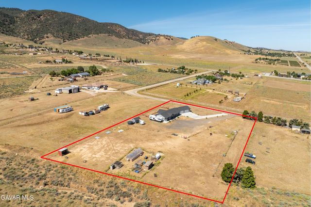 19900 Chinook Street, Tehachapi, CA 93561