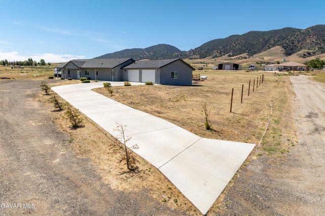 19900 Chinook Street, Tehachapi, CA 93561