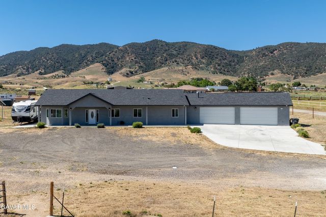 19900 Chinook Street, Tehachapi, CA 93561