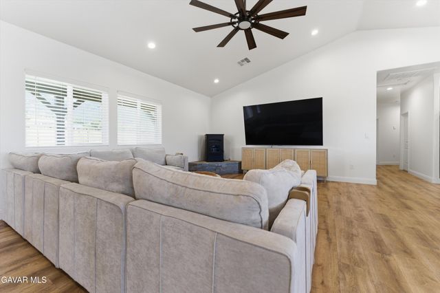 19900 Chinook Street, Tehachapi, CA 93561