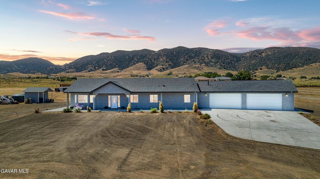 19900 Chinook Street, Tehachapi, CA 93561