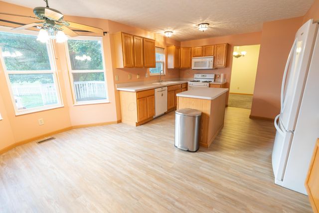 10 Wrens Nest Court, Pataskala, OH 43062
