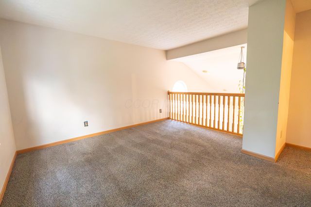 10 Wrens Nest Court, Pataskala, OH 43062