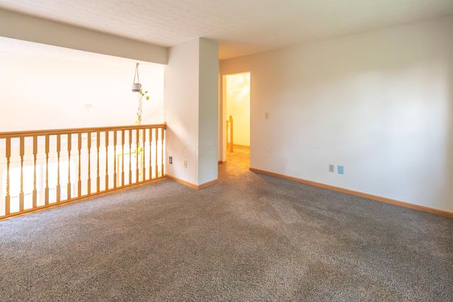 10 Wrens Nest Court, Pataskala, OH 43062