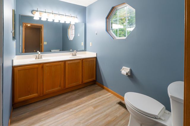 10 Wrens Nest Court, Pataskala, OH 43062