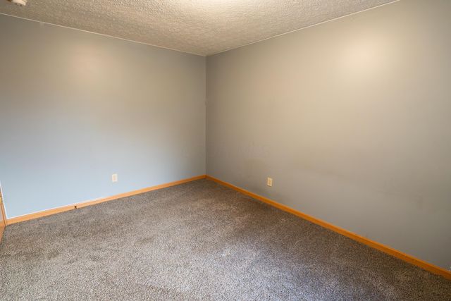10 Wrens Nest Court, Pataskala, OH 43062
