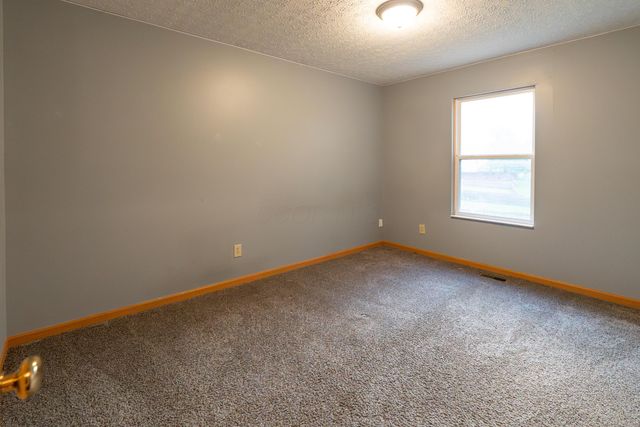 10 Wrens Nest Court, Pataskala, OH 43062