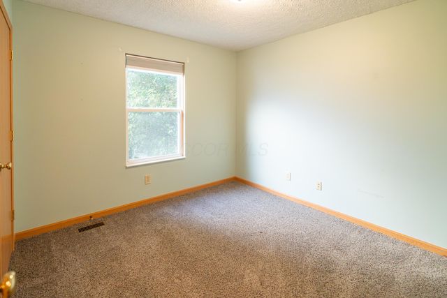 10 Wrens Nest Court, Pataskala, OH 43062