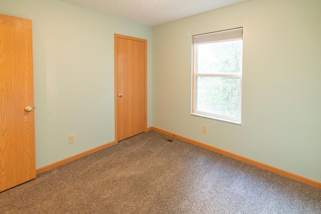 10 Wrens Nest Court, Pataskala, OH 43062