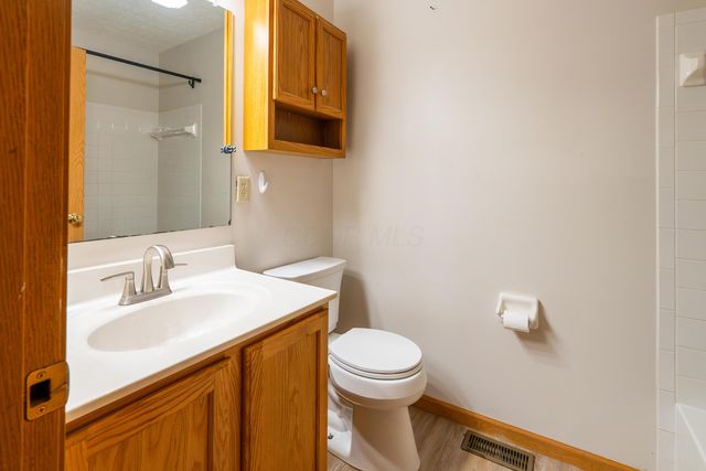 10 Wrens Nest Court, Pataskala, OH 43062