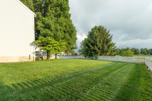 10 Wrens Nest Court, Pataskala, OH 43062
