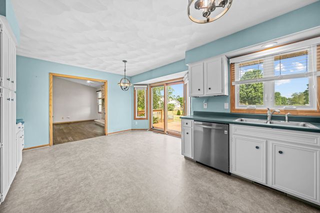 4276 Kensington Way, Rockton, IL 61072
