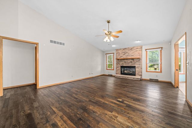 4276 Kensington Way, Rockton, IL 61072