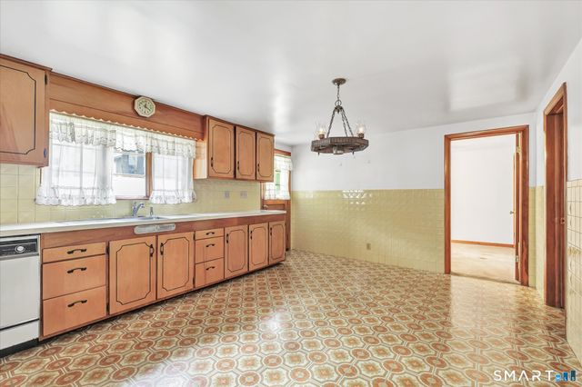 124 North Cliff Street, Ansonia, CT 06401