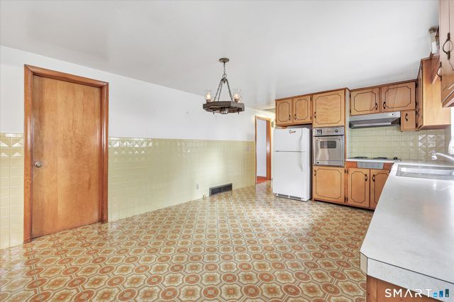 124 North Cliff Street, Ansonia, CT 06401