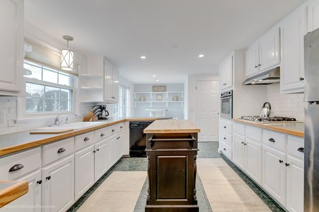 569 Turner Road, Middletown, RI 02842