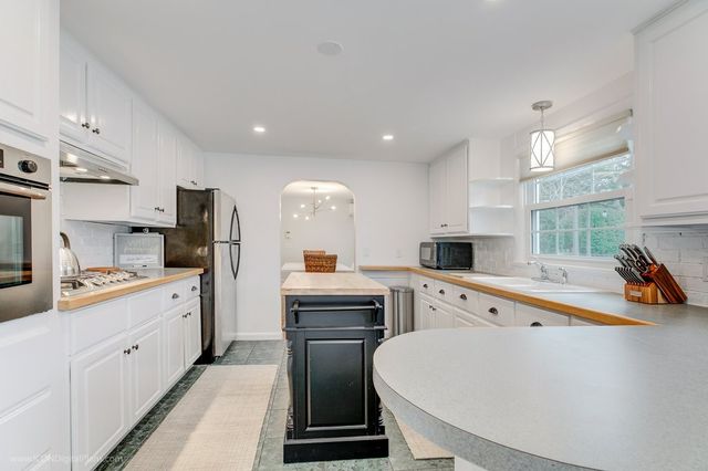 569 Turner Road, Middletown, RI 02842