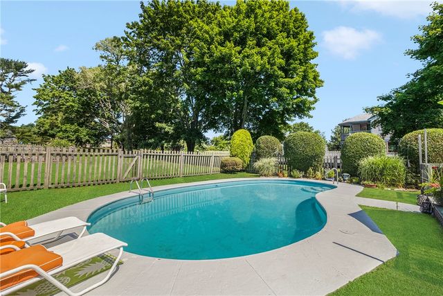 569 Turner Road, Middletown, RI 02842