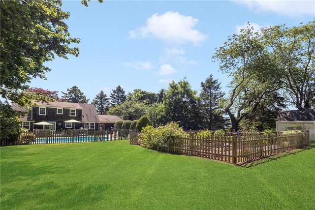 569 Turner Road, Middletown, RI 02842